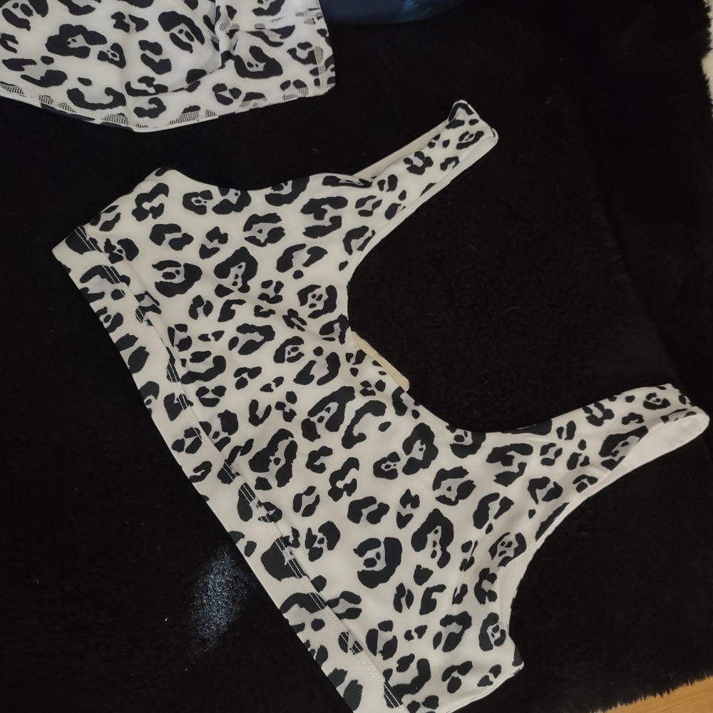 Fabletics snow leopard set - Picture 5 of 9